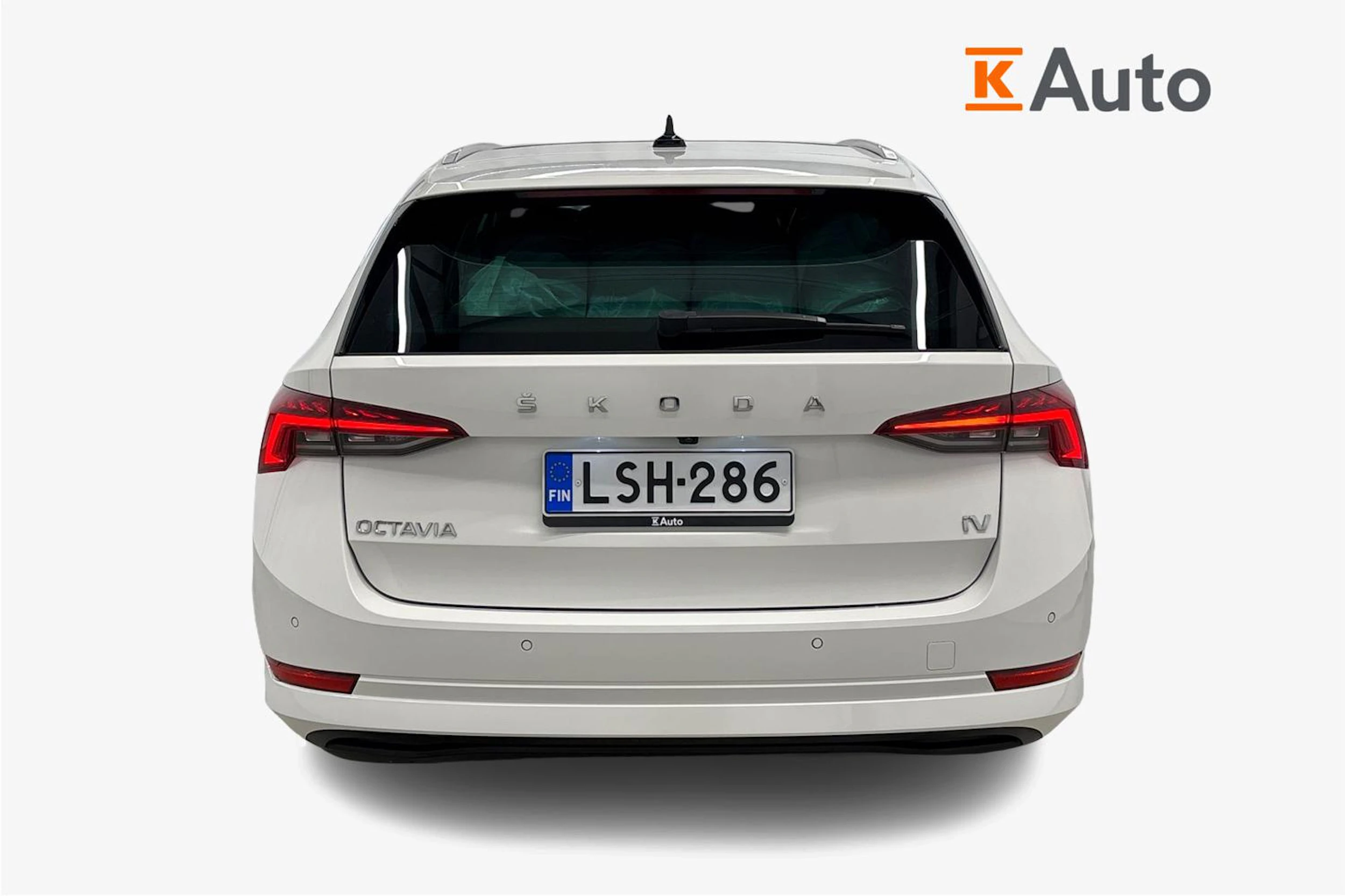 valkoinen Skoda Octavia 2021 kuva 3.