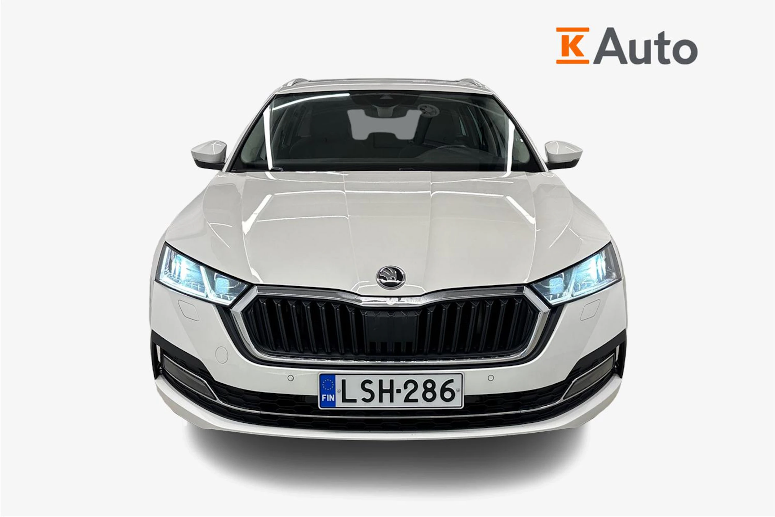 valkoinen Skoda Octavia 2021 kuva 4.