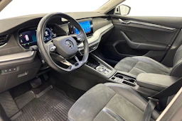 valkoinen Skoda Octavia 2021 kuva 6.