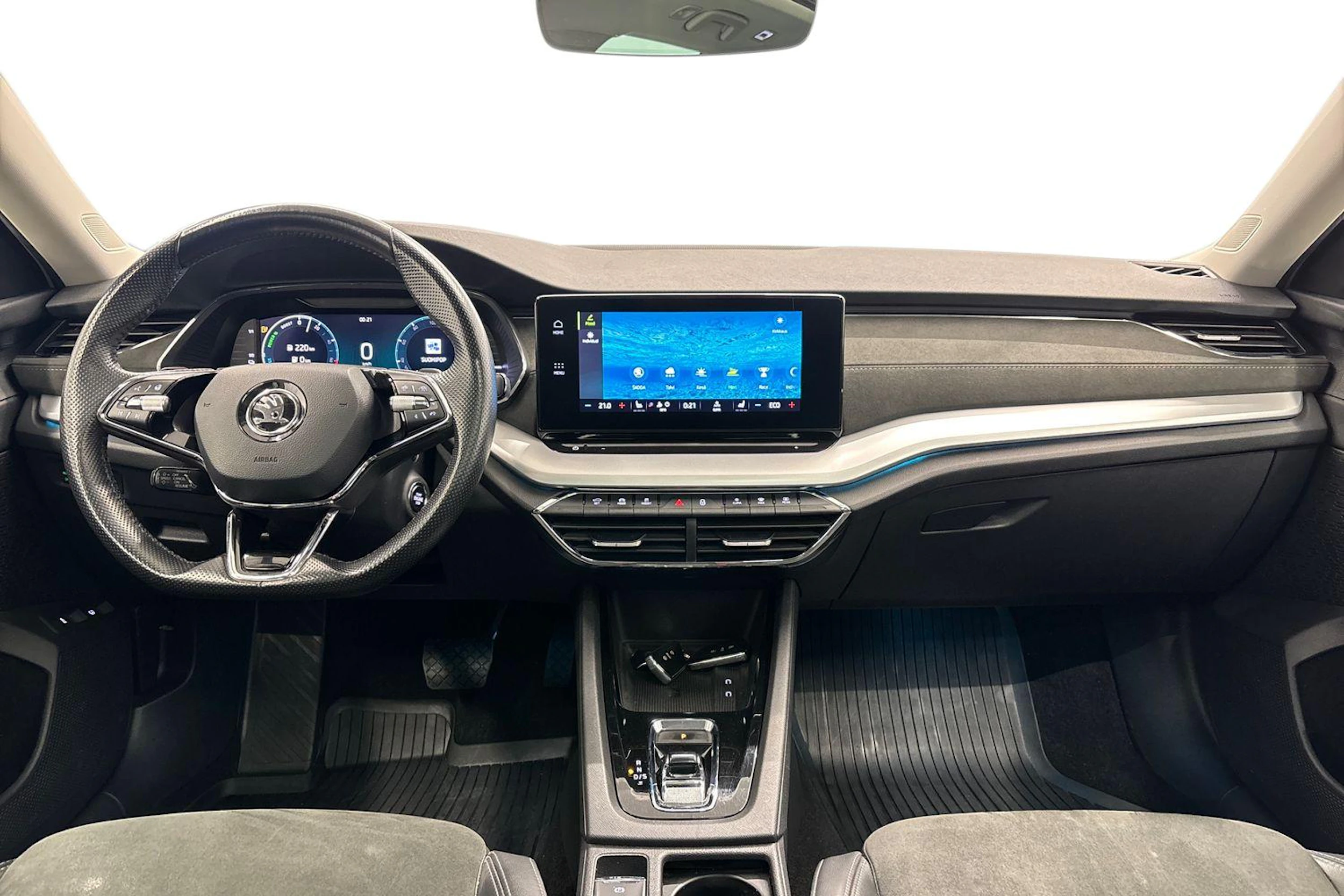 valkoinen Skoda Octavia 2021 kuva 7.