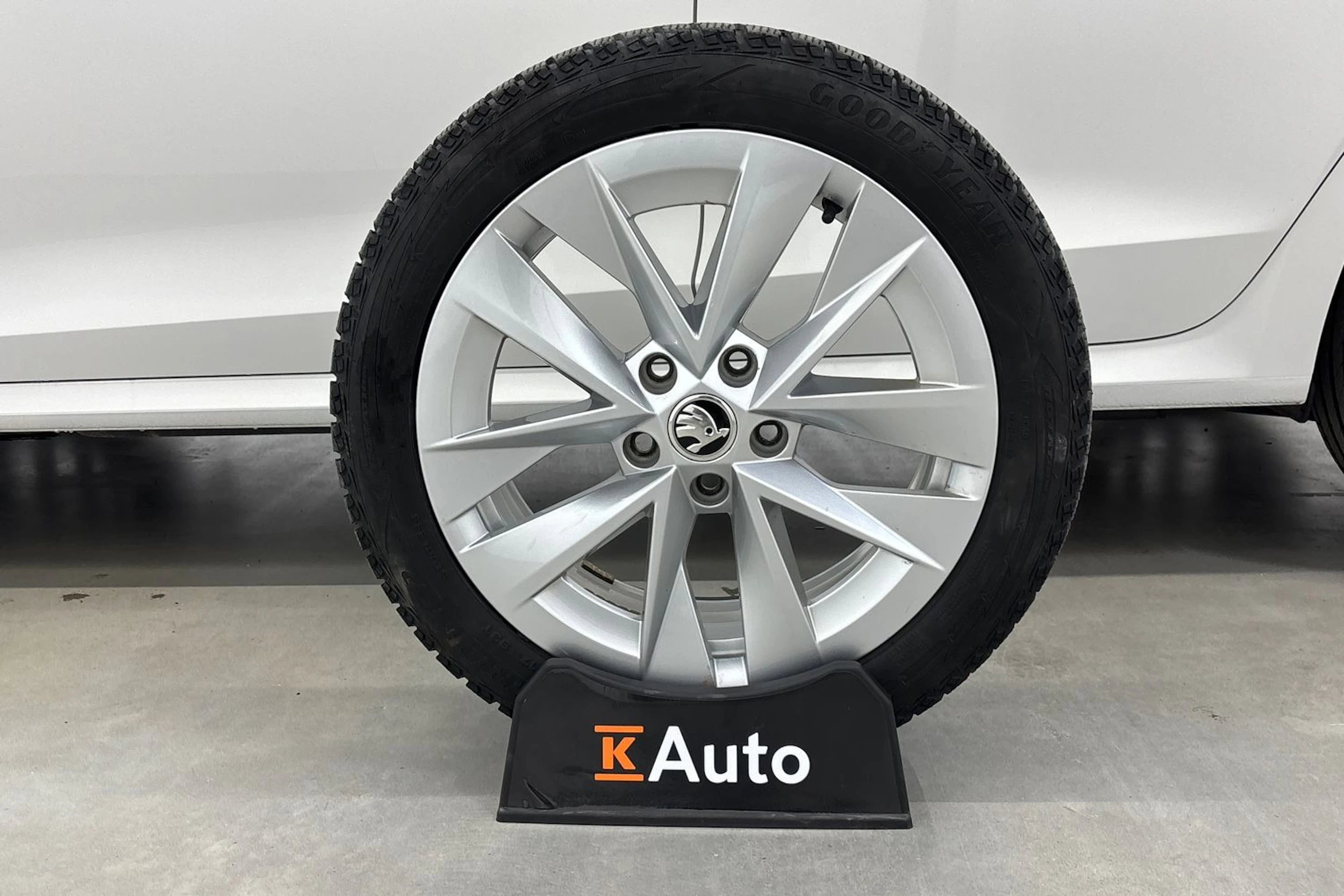 valkoinen Skoda Octavia 2021 kuva 10.