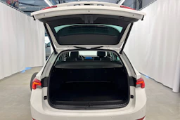 valkoinen Skoda Octavia 2021 kuva 11.