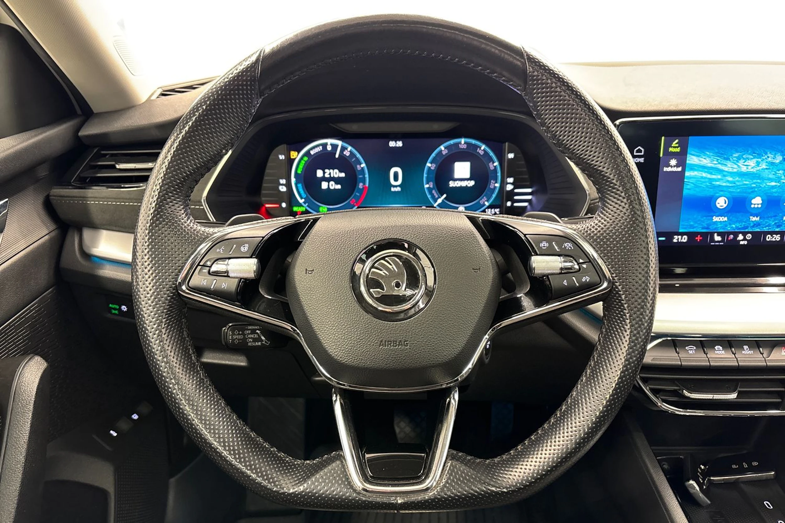 valkoinen Skoda Octavia 2021 kuva 12.