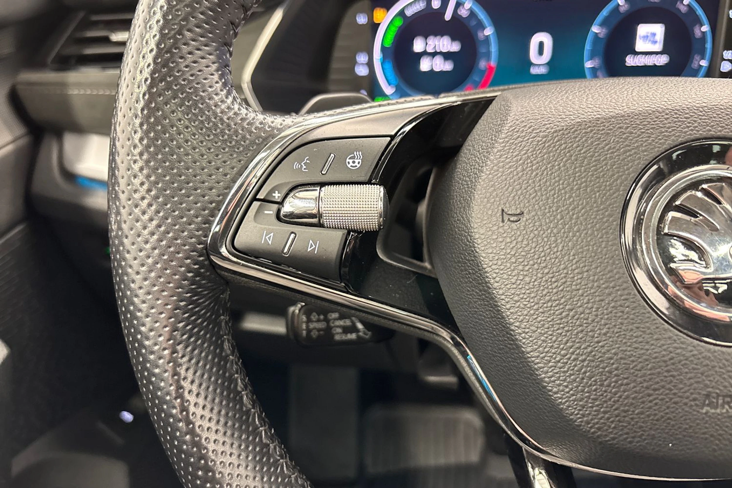 valkoinen Skoda Octavia 2021 kuva 13.