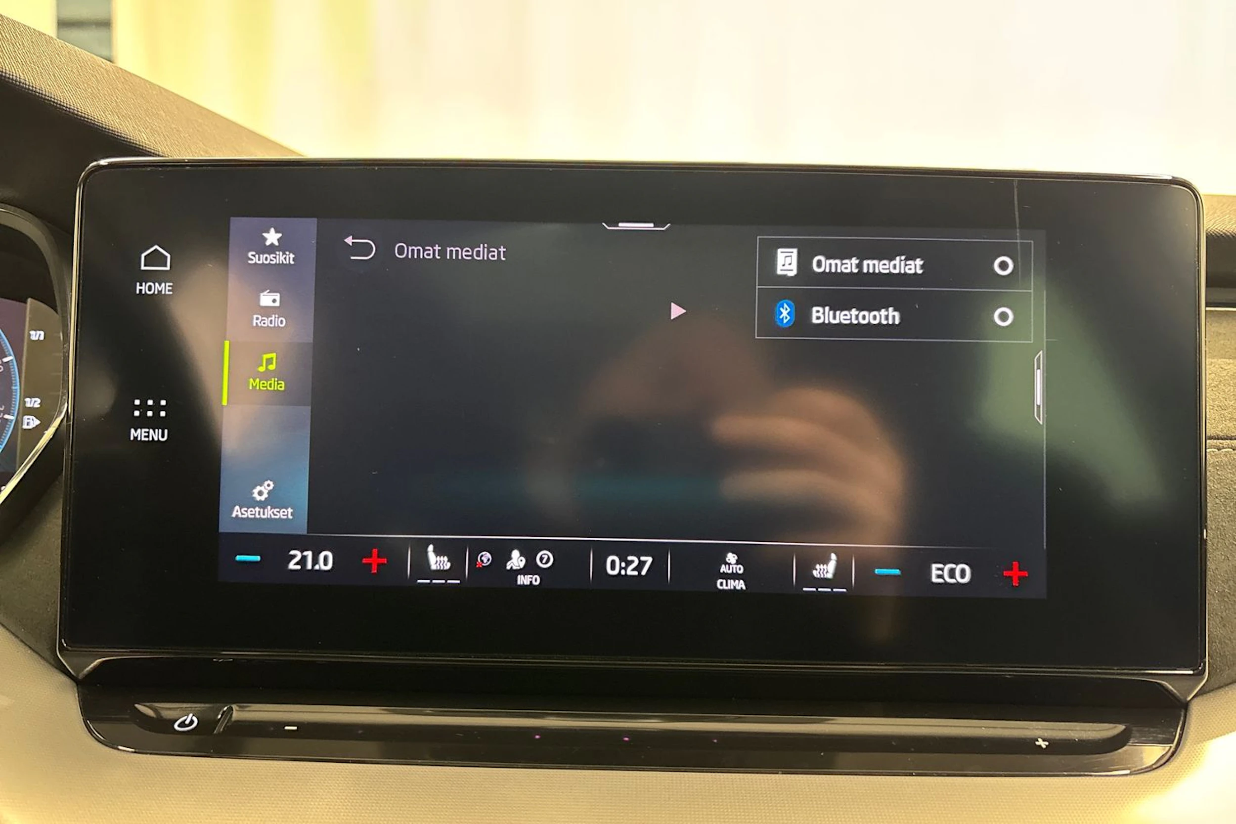 valkoinen Skoda Octavia 2021 kuva 21.