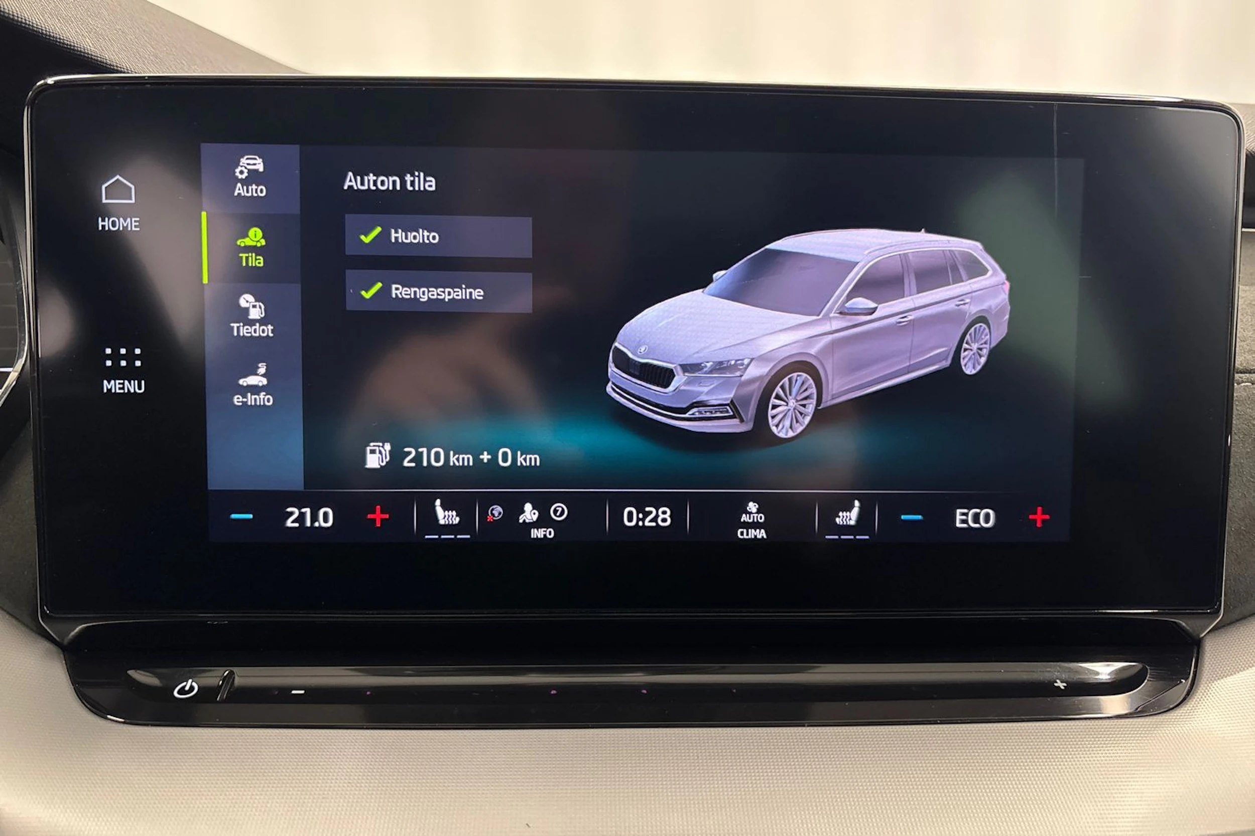 valkoinen Skoda Octavia 2021 kuva 26.