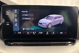 valkoinen Skoda Octavia 2021 kuva 26.