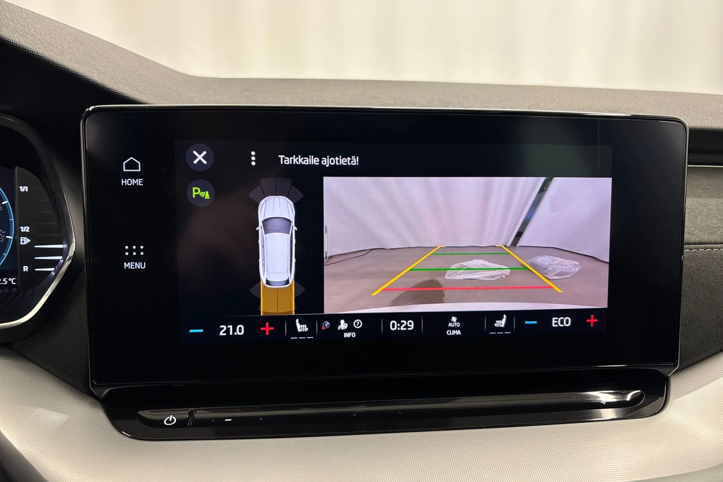 valkoinen Skoda Octavia 2021 kuva 27.