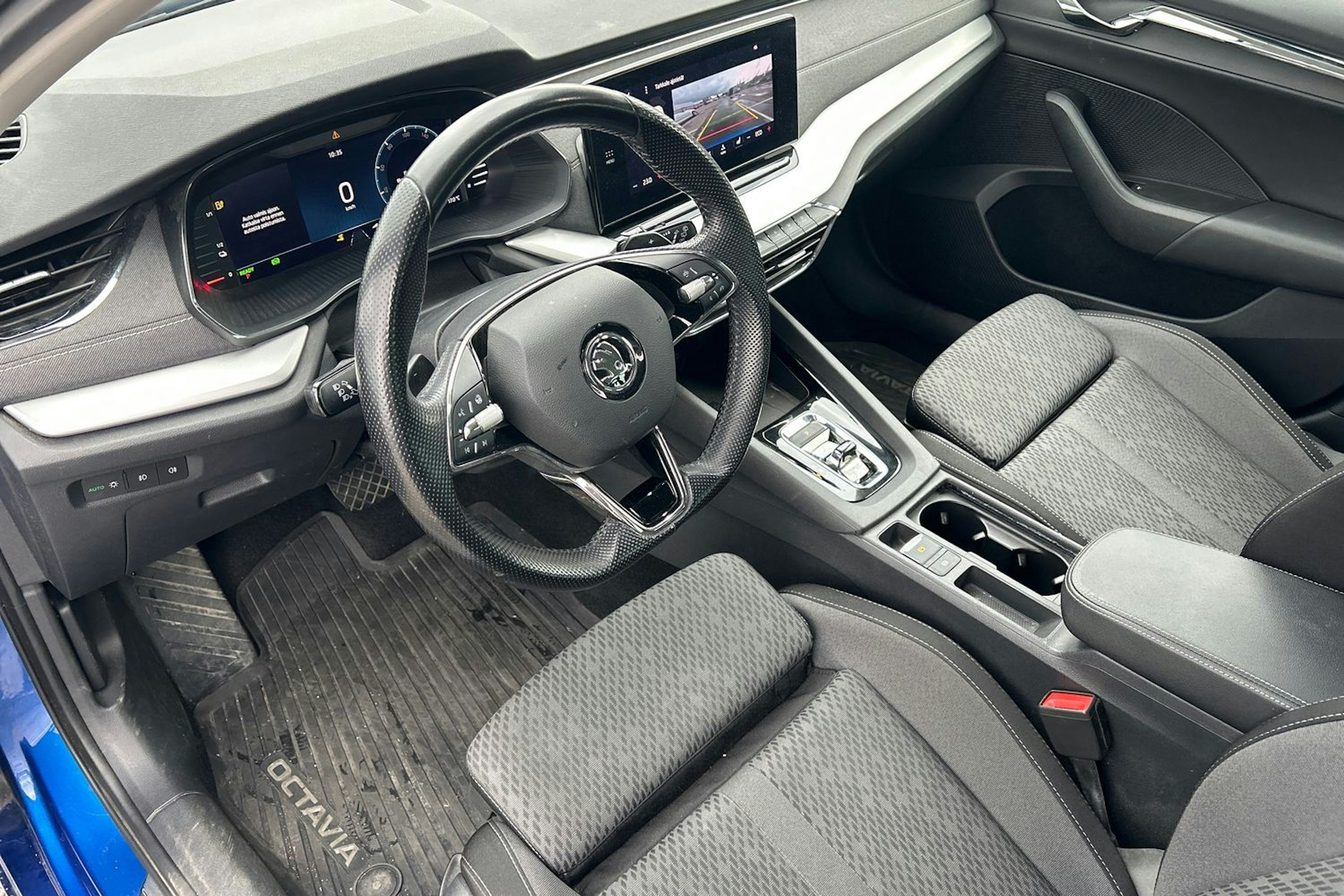 sininen Skoda Octavia 2021 kuva 3.