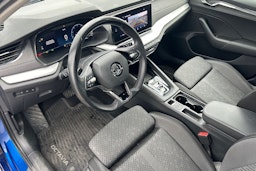 sininen Skoda Octavia 2021 kuva 3.