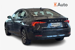 musta Skoda Octavia 2021 kuva 2.