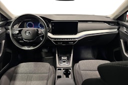 punainen Skoda Octavia 2021 kuva 9.