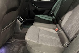 punainen Skoda Octavia 2021 kuva 11.