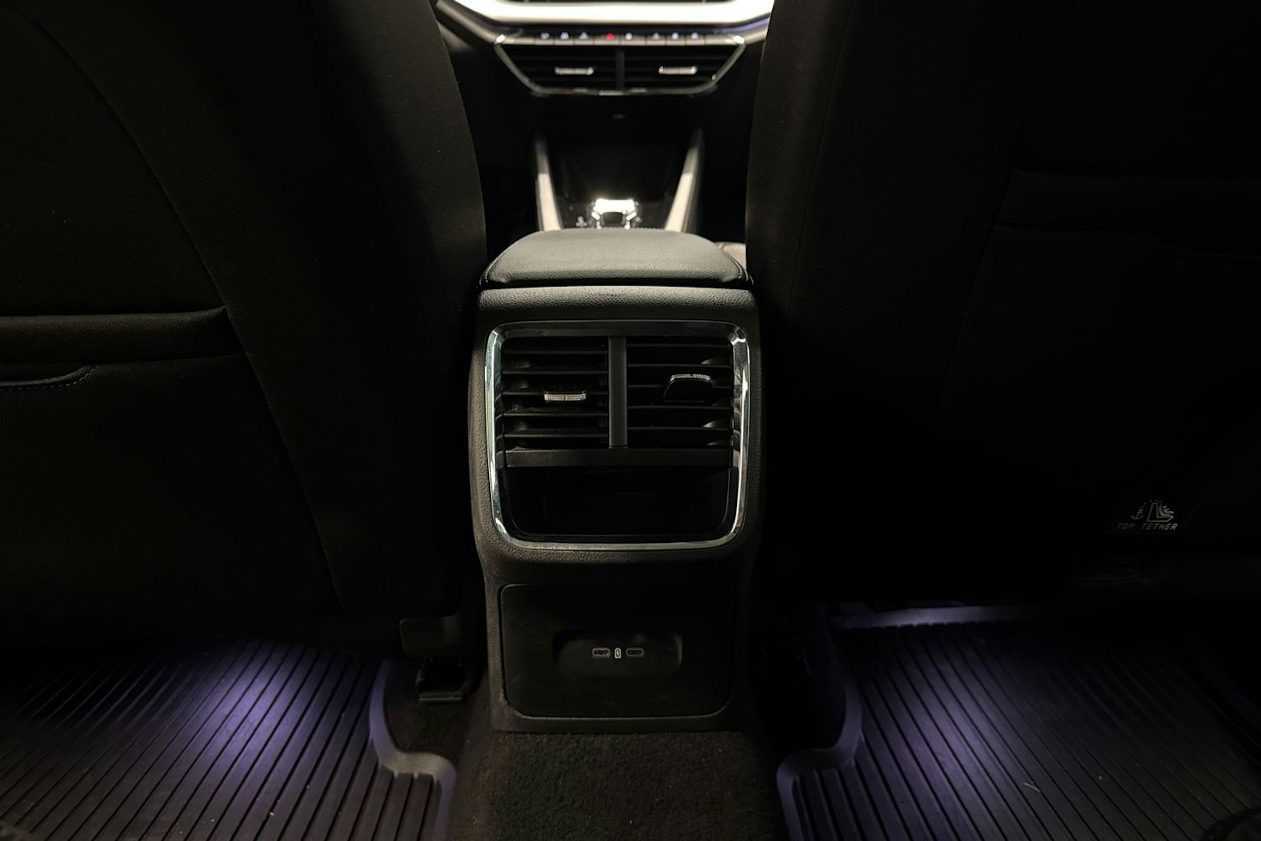 punainen Skoda Octavia 2021 kuva 13.