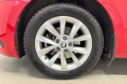 punainen Skoda Octavia 2021 kuva 15.
