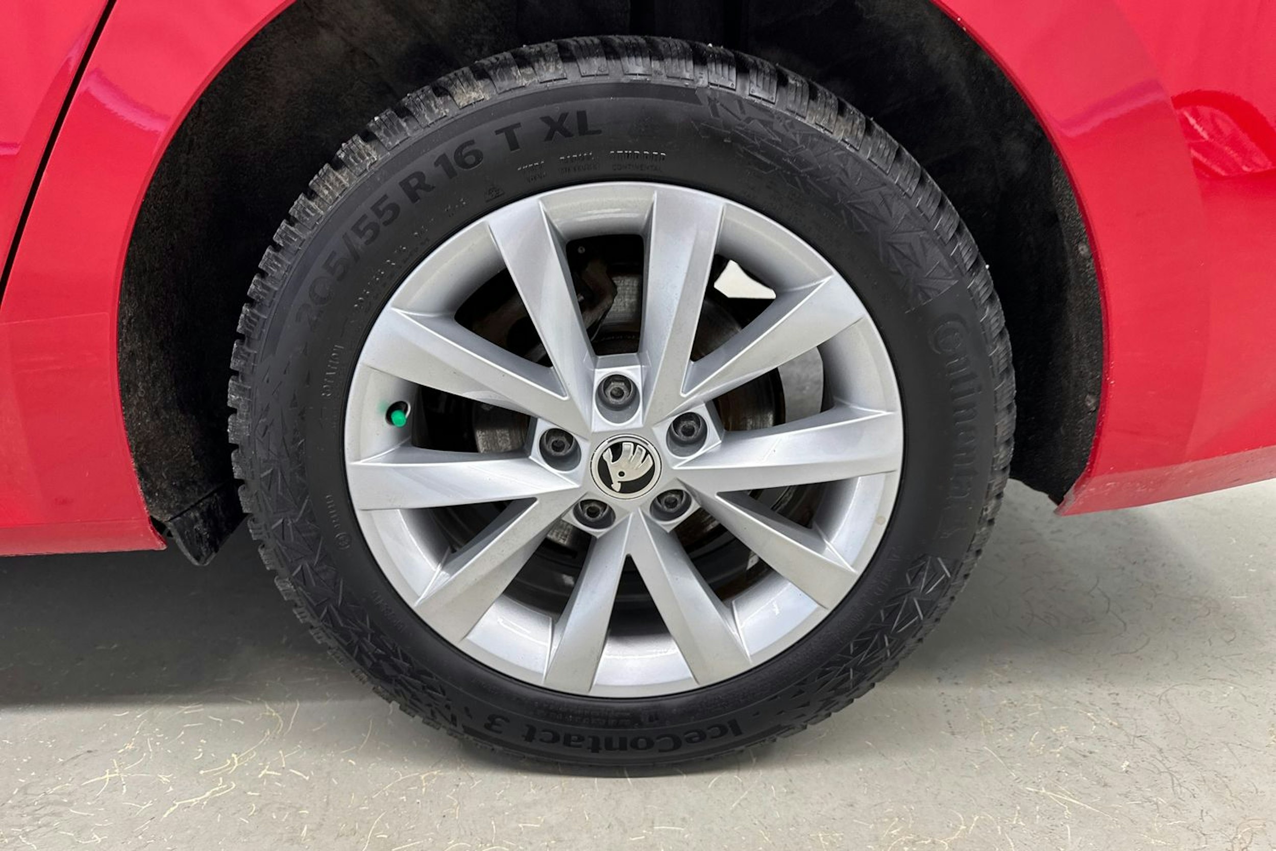 punainen Skoda Octavia 2021 kuva 16.