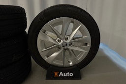 punainen Skoda Octavia 2021 kuva 17.