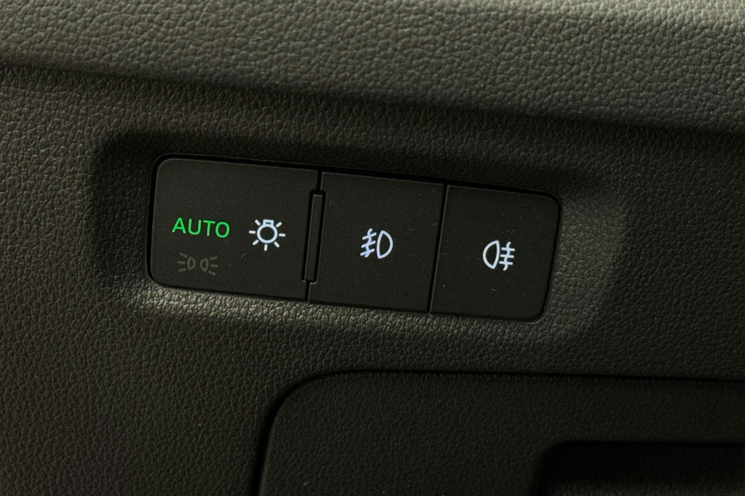 punainen Skoda Octavia 2021 kuva 19.