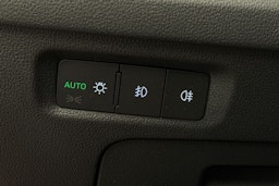 punainen Skoda Octavia 2021 kuva 19.