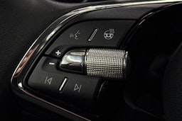 punainen Skoda Octavia 2021 kuva 20.