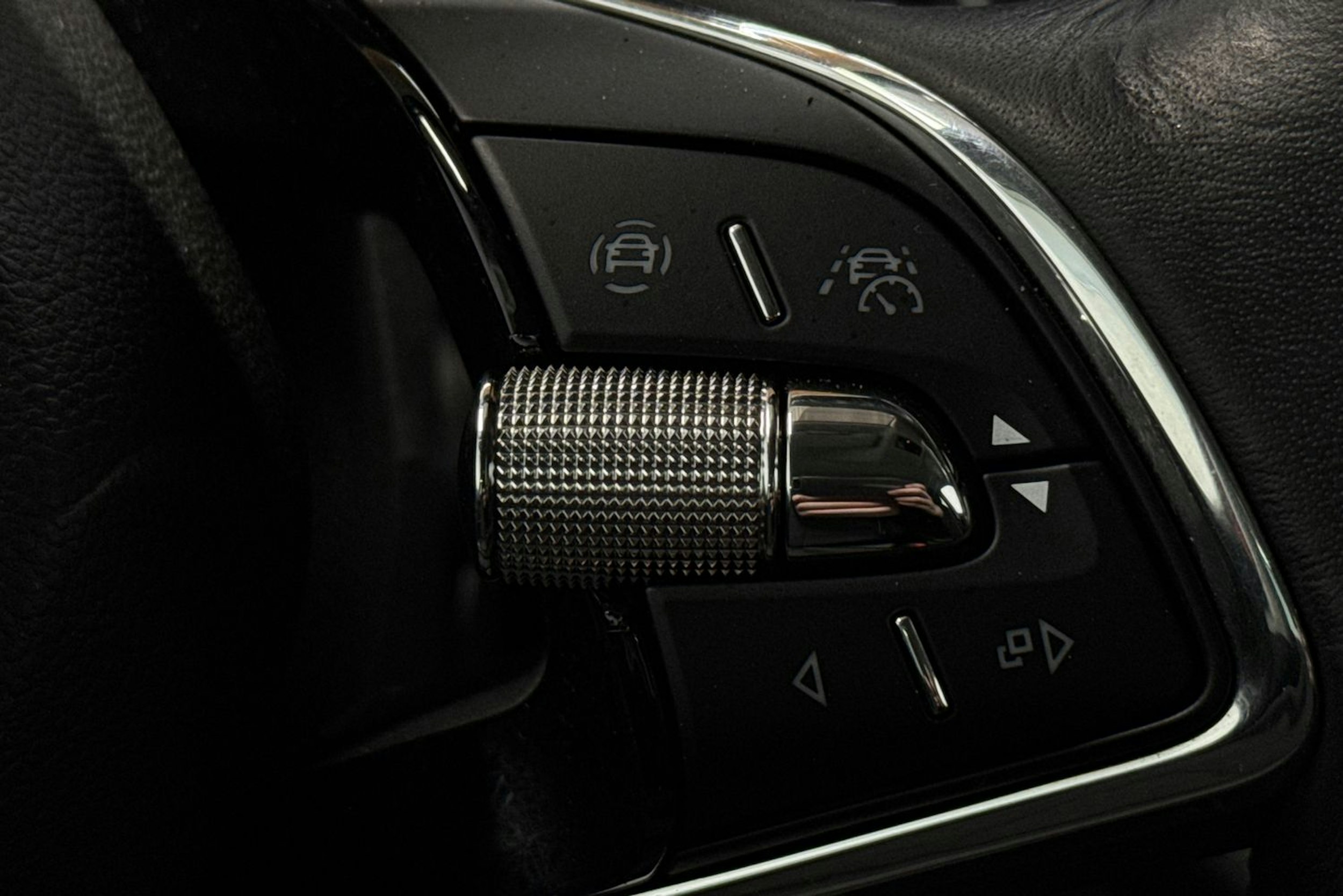 punainen Skoda Octavia 2021 kuva 21.