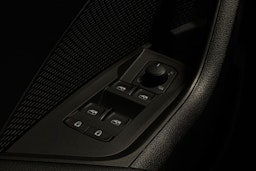 punainen Skoda Octavia 2021 kuva 22.