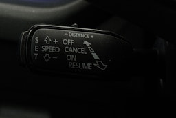 punainen Skoda Octavia 2021 kuva 26.