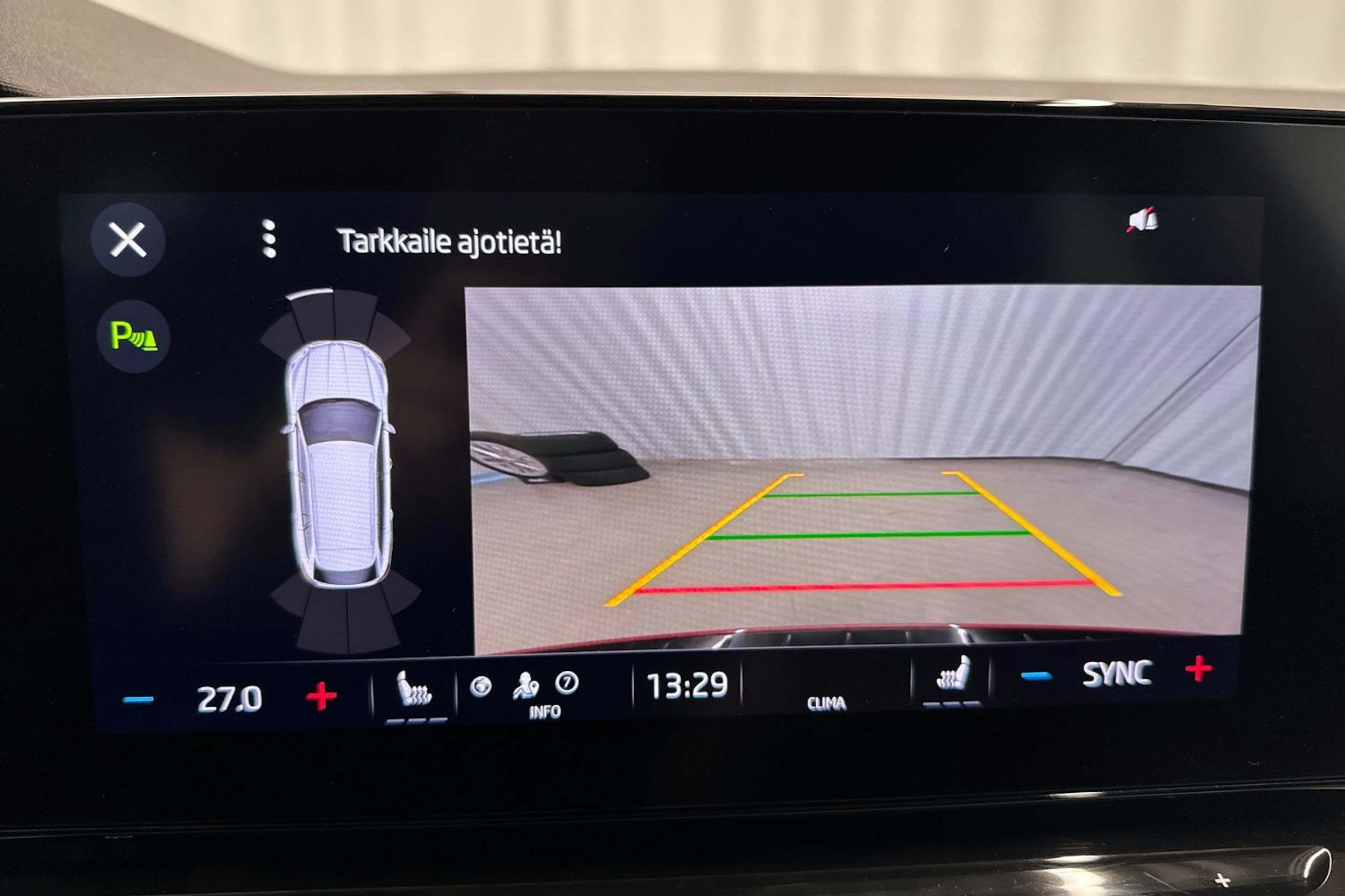 punainen Skoda Octavia 2021 kuva 27.