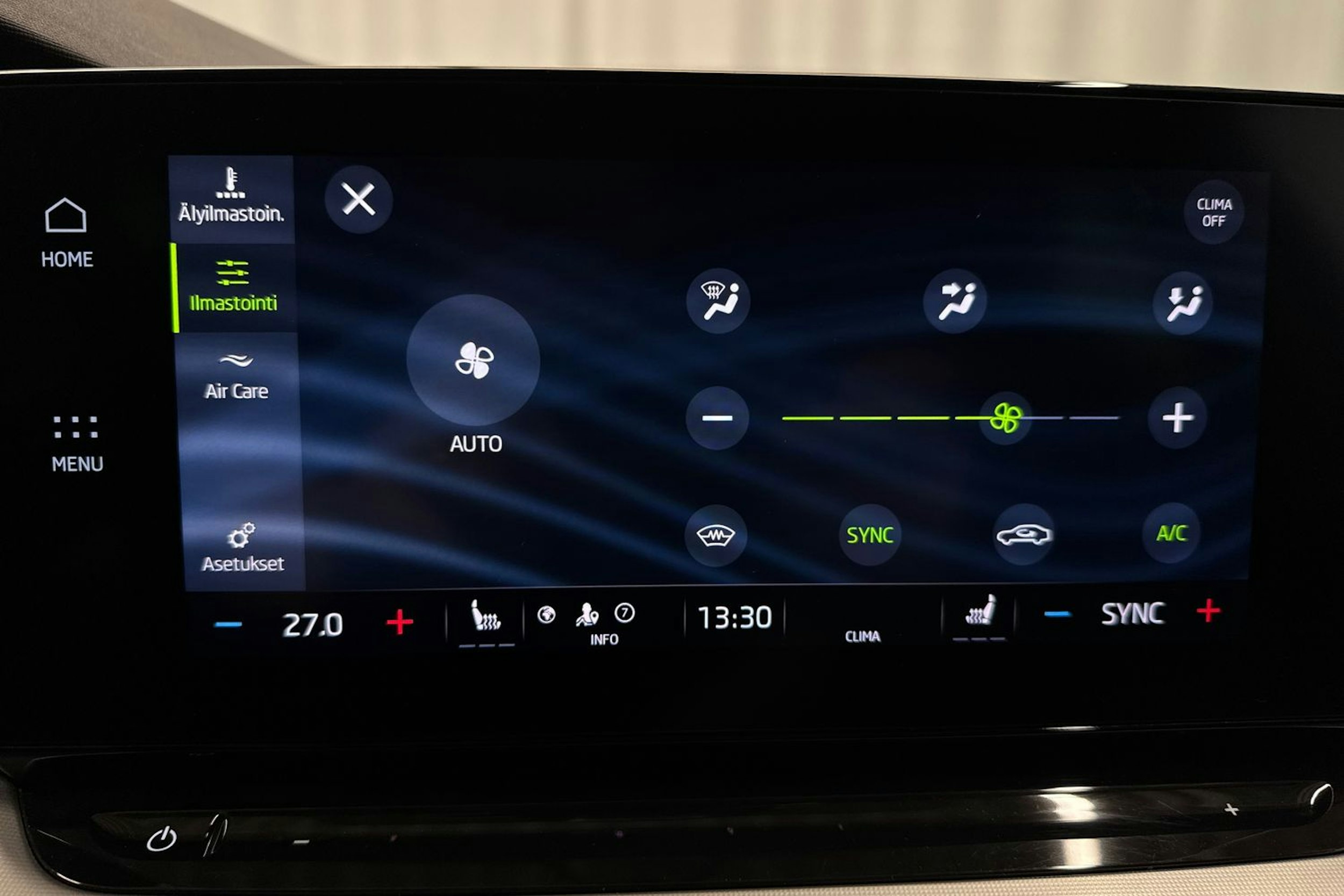 punainen Skoda Octavia 2021 kuva 29.