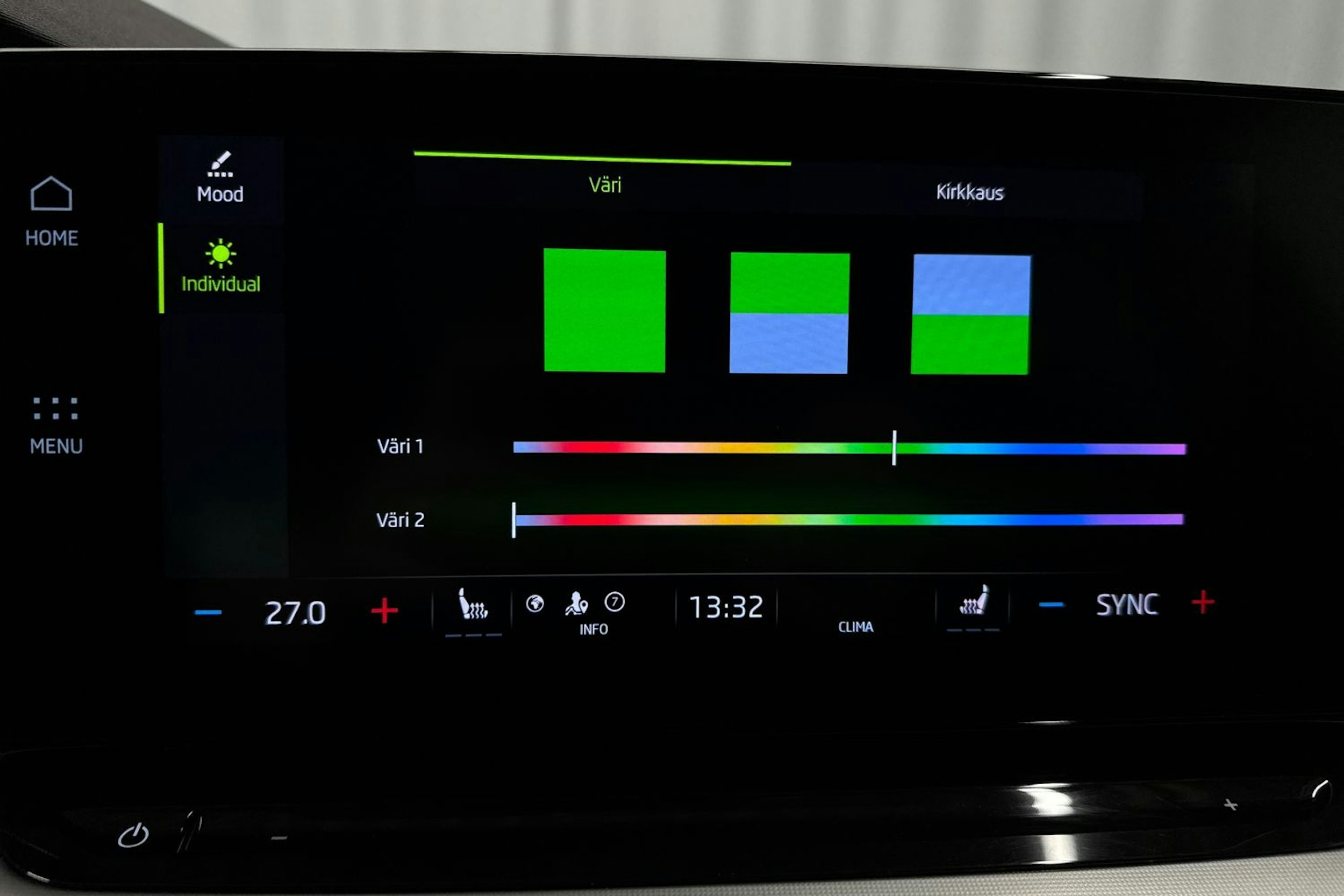 punainen Skoda Octavia 2021 kuva 32.