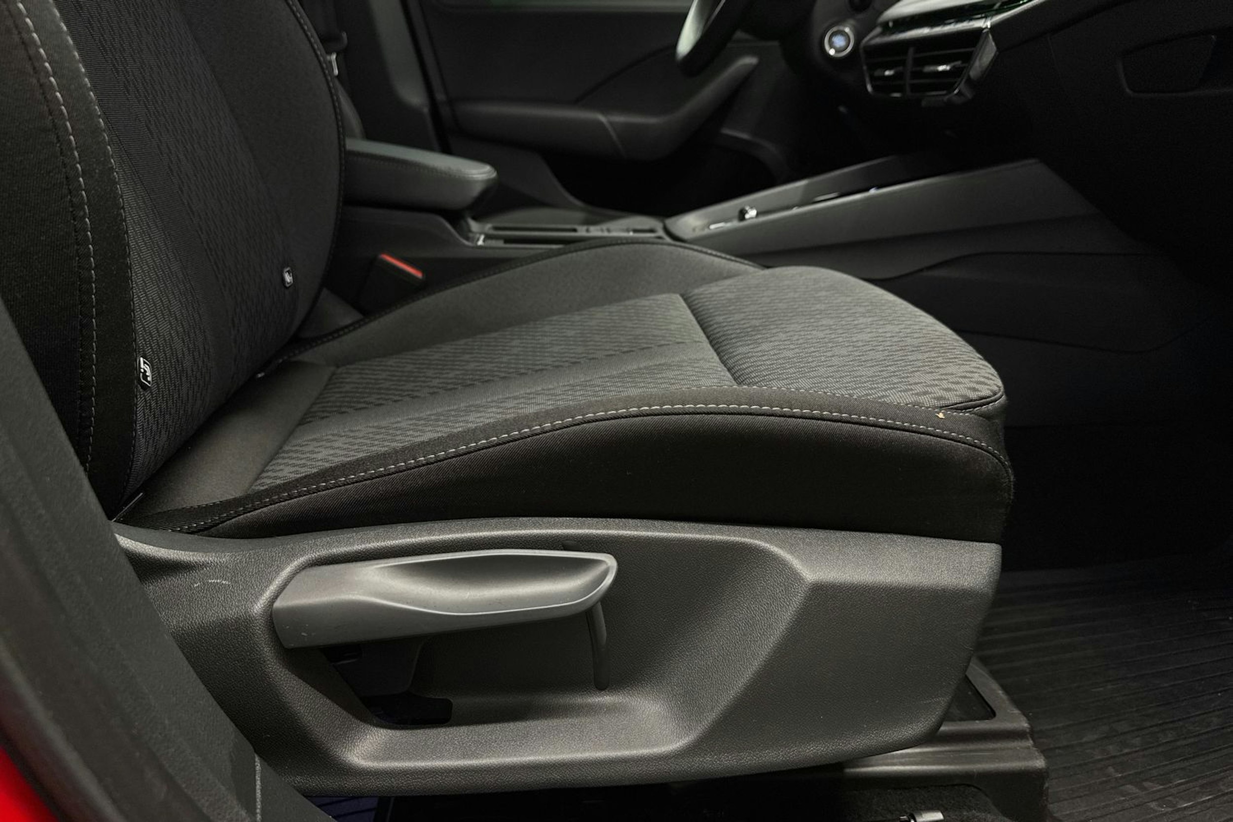 punainen Skoda Octavia 2021 kuva 34.