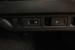 punainen Skoda Octavia 2021 kuva 40.