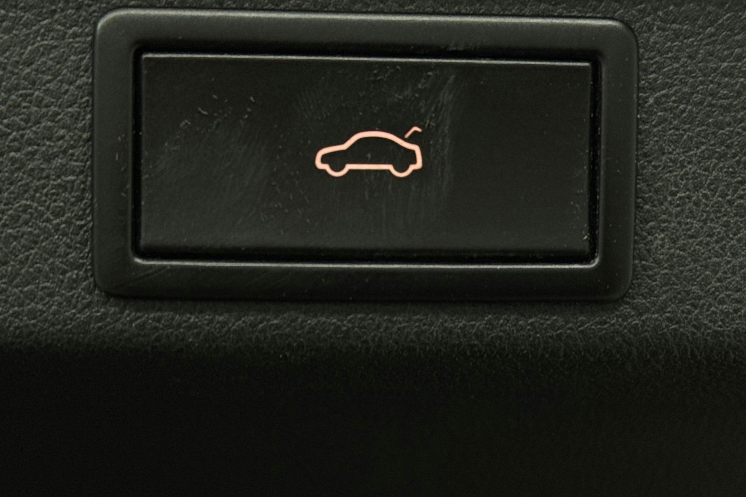 punainen Skoda Octavia 2021 kuva 41.