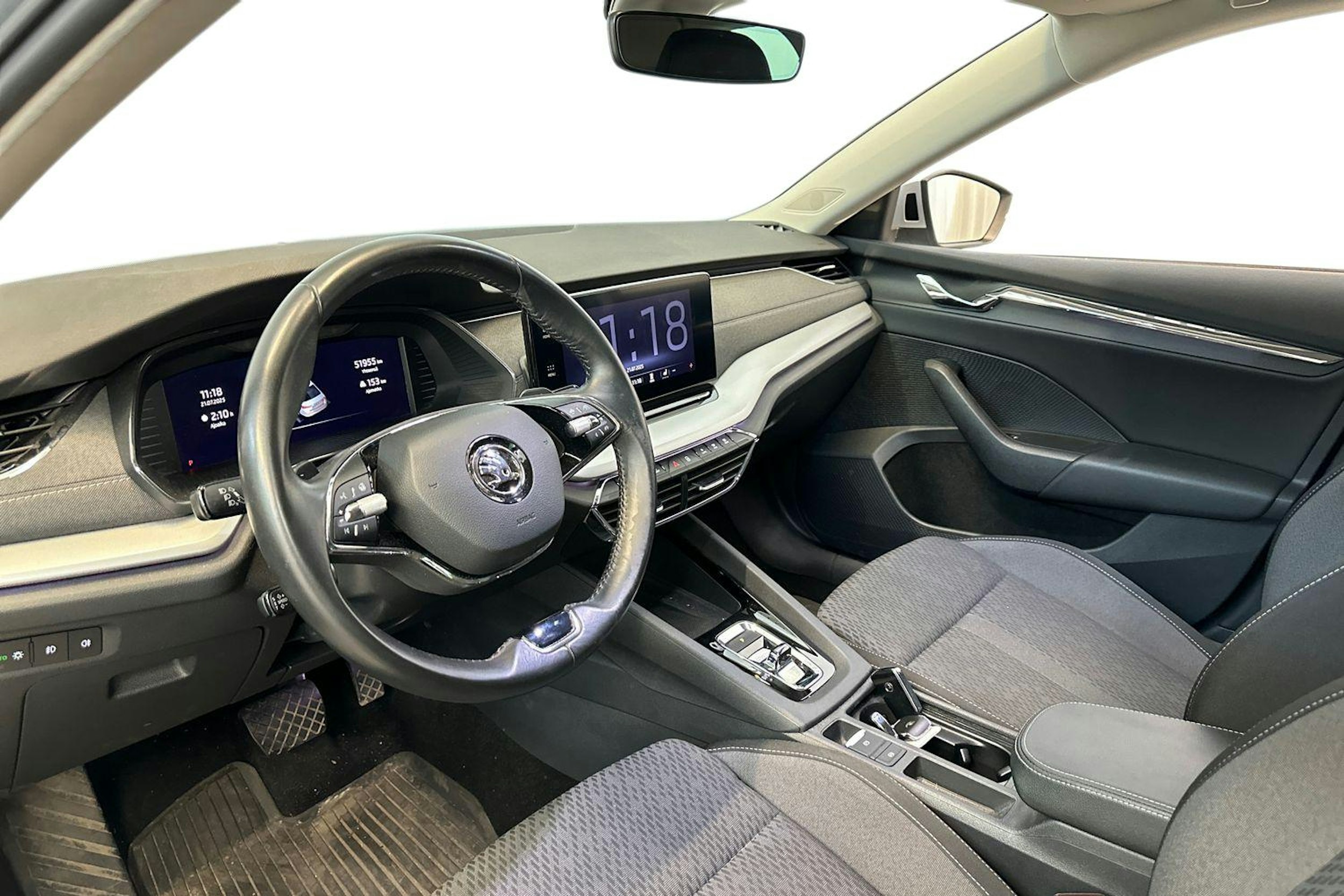 harmaa Skoda Octavia 2021 kuva 3.