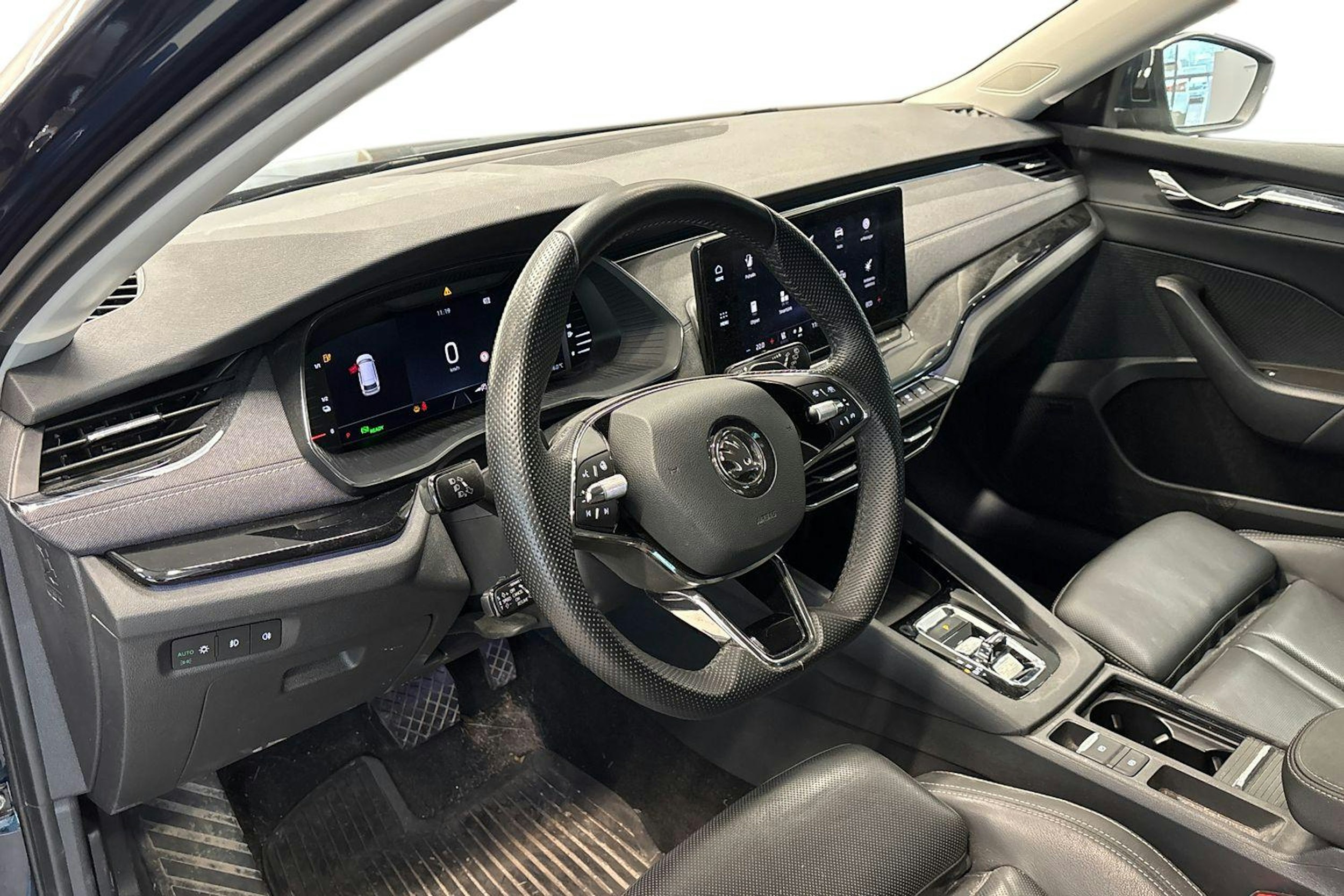 sininen Skoda Octavia 2021 kuva 3.