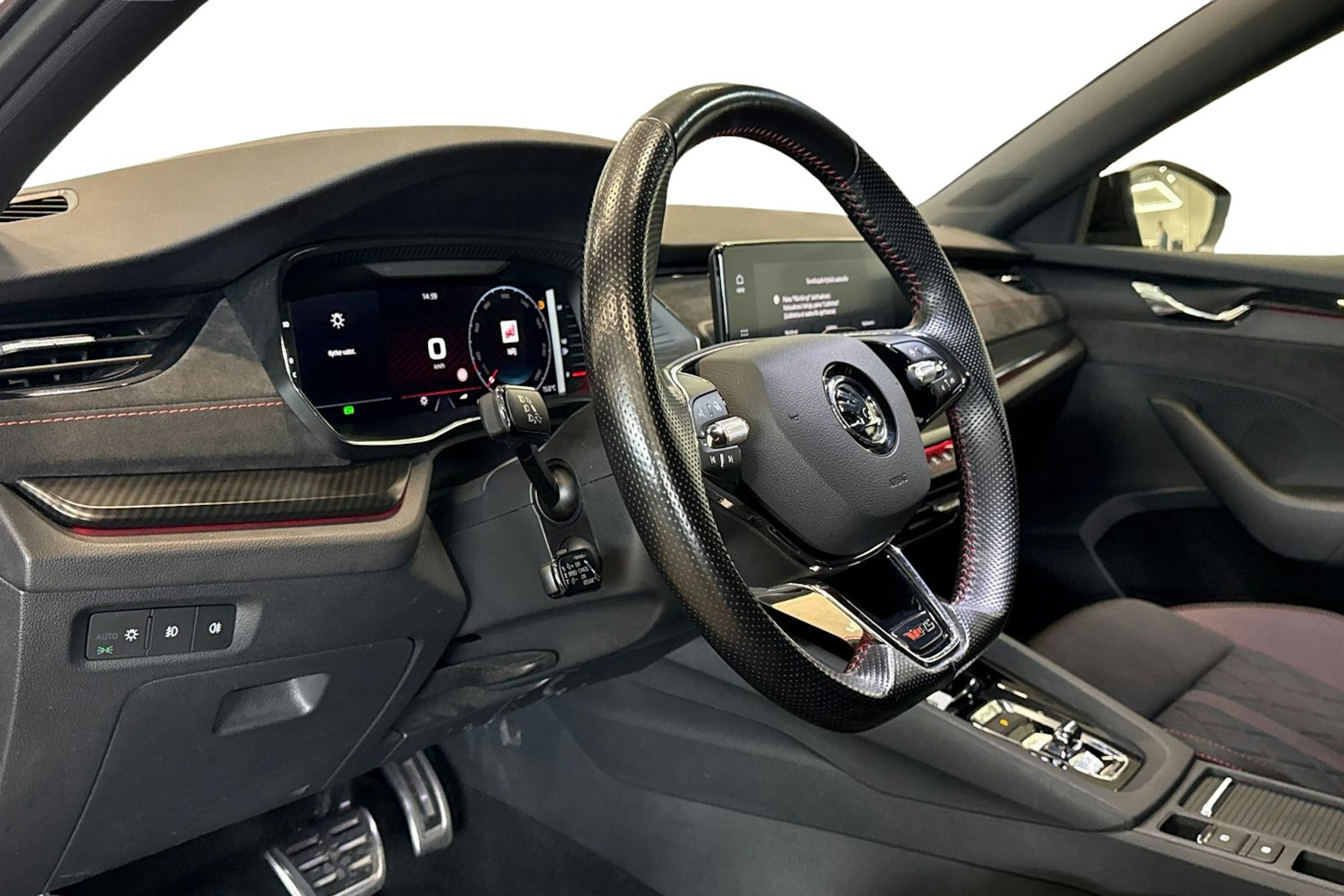 punainen Skoda Octavia 2021 kuva 7.