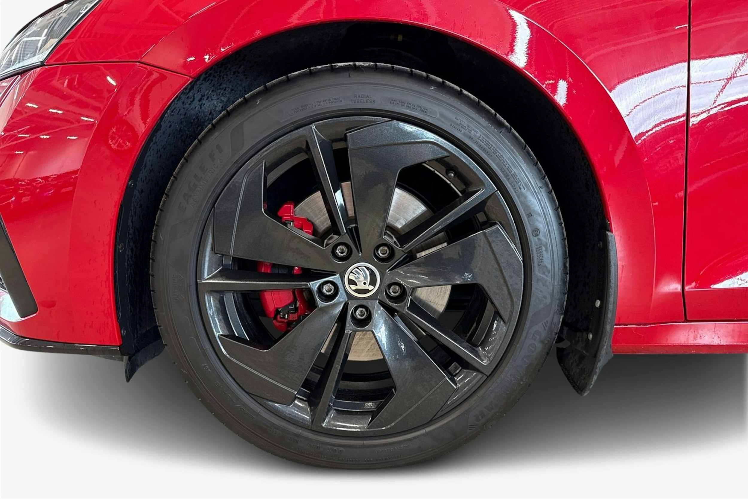 punainen Skoda Octavia 2021 kuva 11.