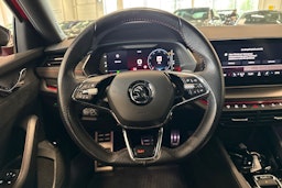 punainen Skoda Octavia 2021 kuva 14.
