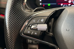 punainen Skoda Octavia 2021 kuva 15.