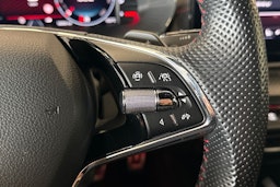 punainen Skoda Octavia 2021 kuva 16.