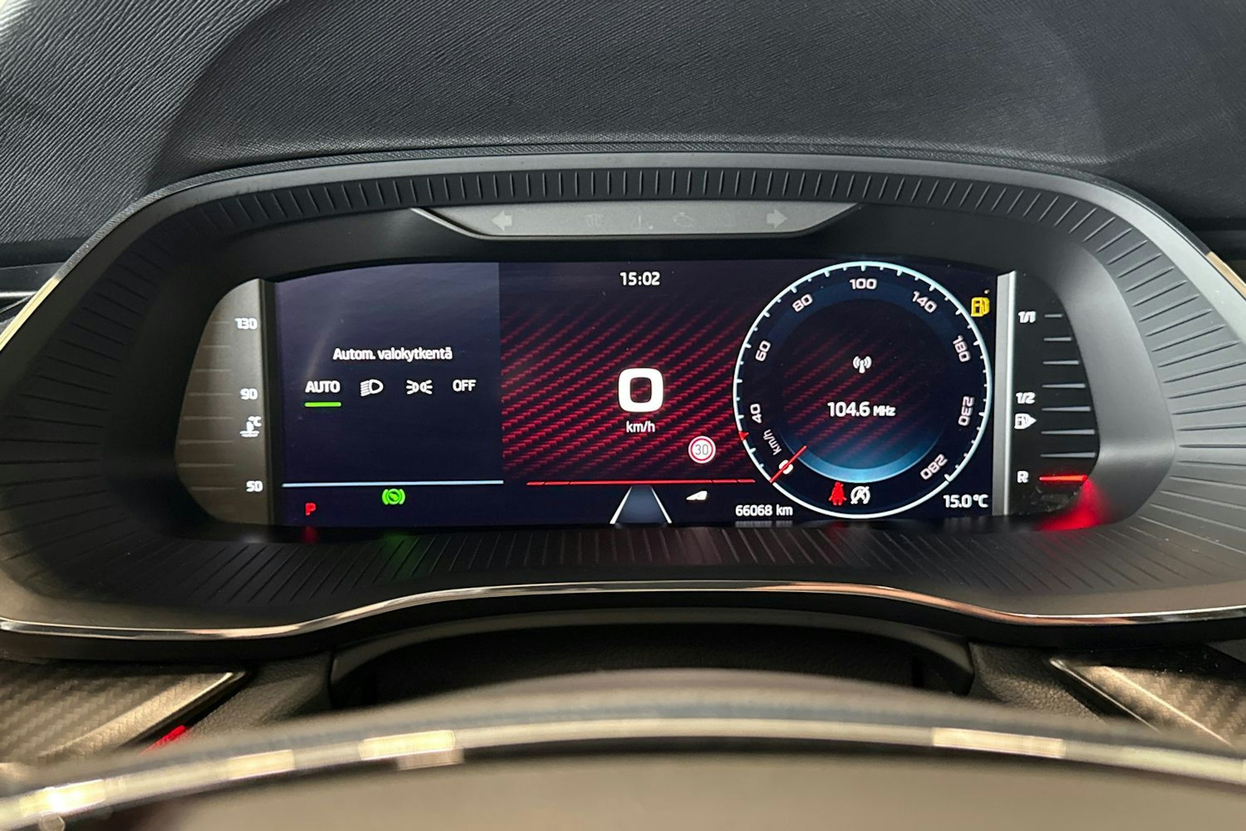 punainen Skoda Octavia 2021 kuva 17.