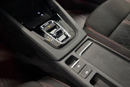 punainen Skoda Octavia 2021 kuva 18.
