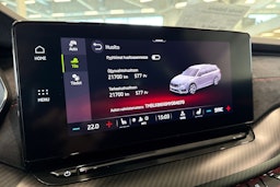 punainen Skoda Octavia 2021 kuva 21.