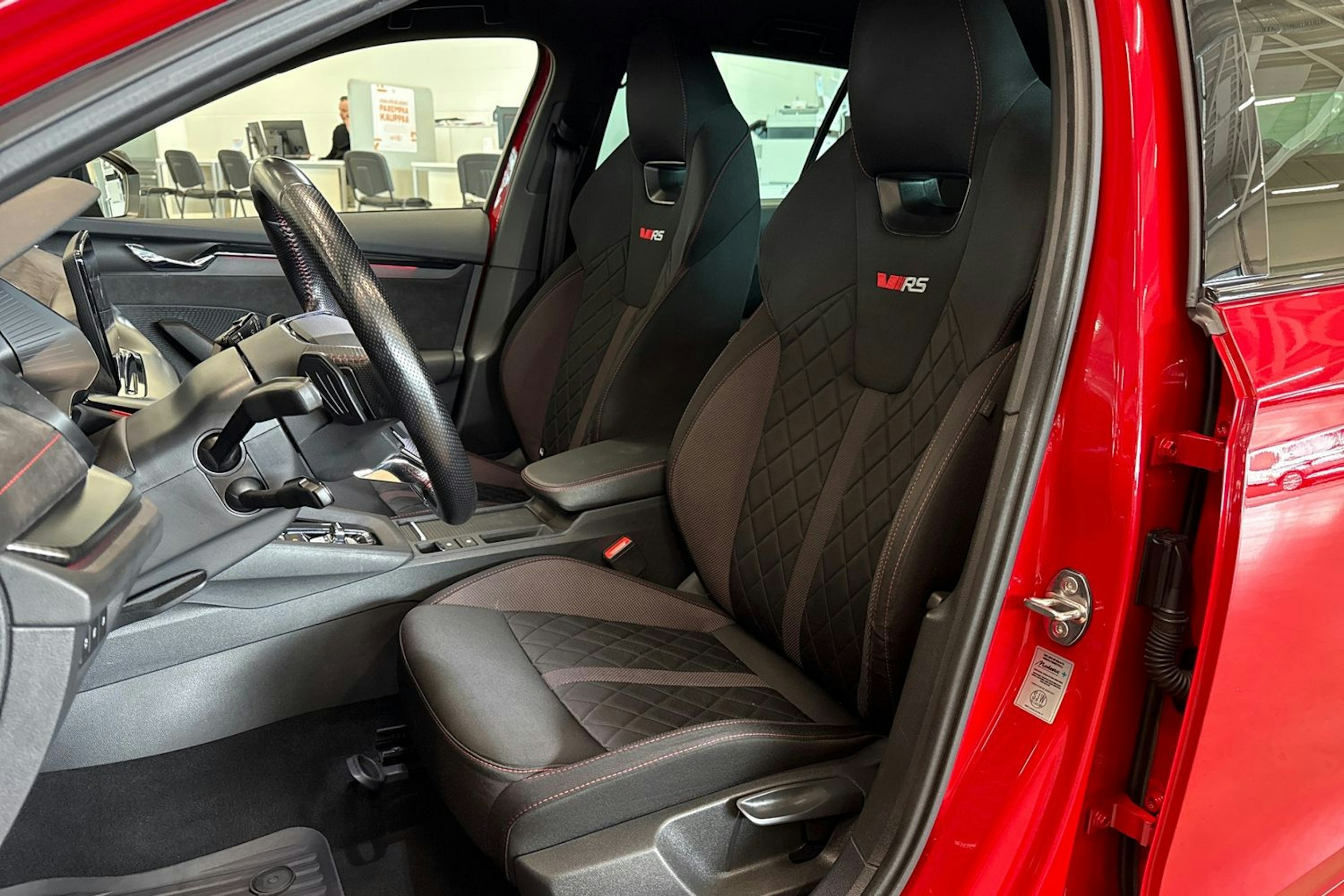 punainen Skoda Octavia 2021 kuva 24.