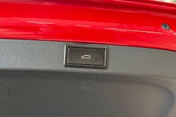 punainen Skoda Octavia 2021 kuva 26.