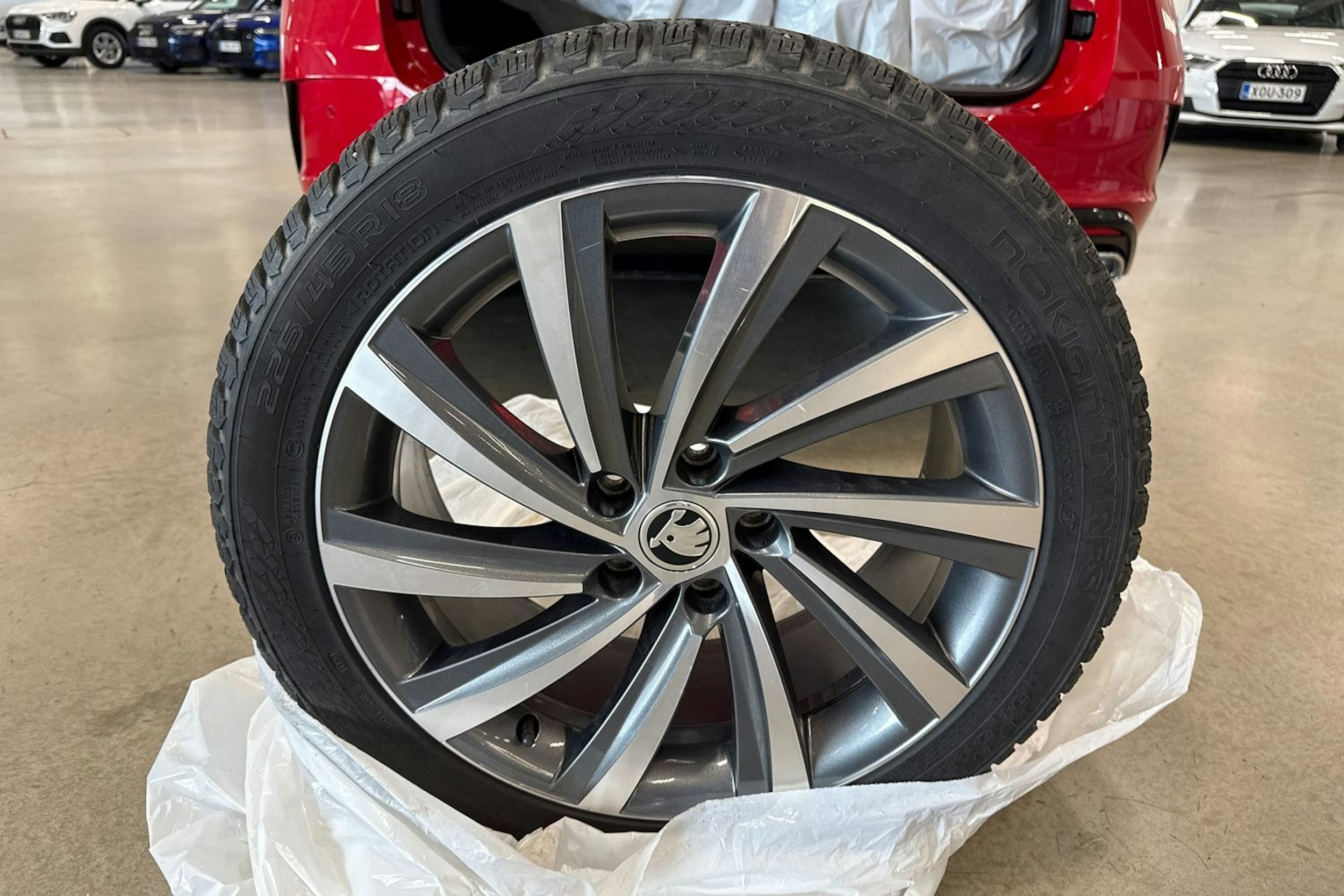 punainen Skoda Octavia 2021 kuva 27.