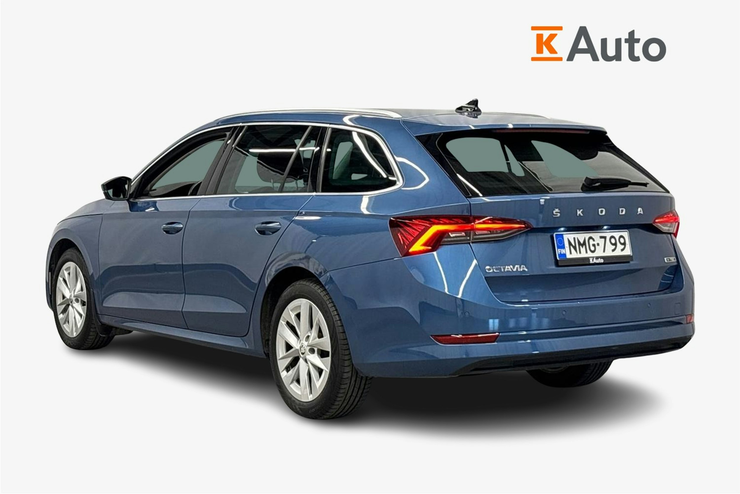sininen Skoda Octavia 2021 kuva 2.