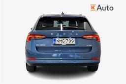 sininen Skoda Octavia 2021 kuva 3.