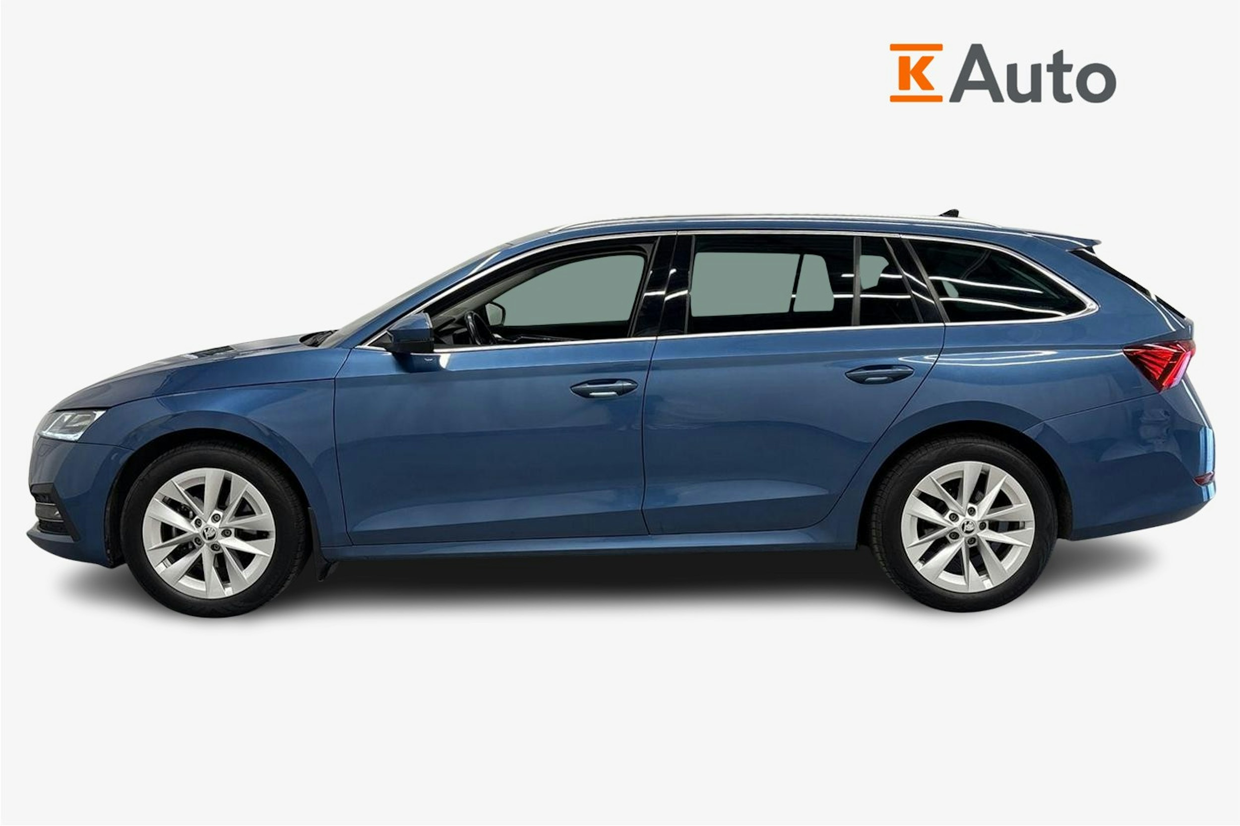 sininen Skoda Octavia 2021 kuva 6.
