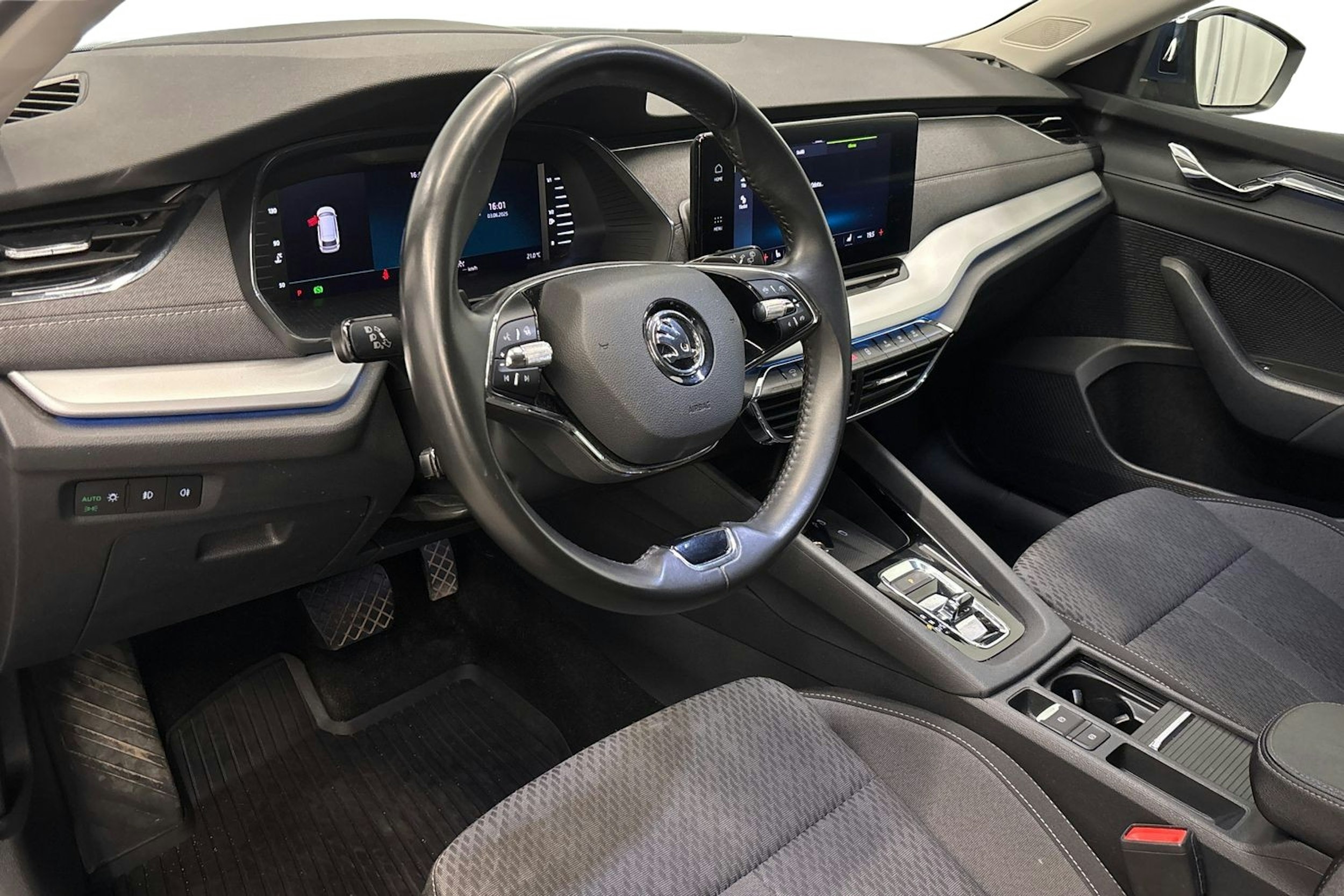 sininen Skoda Octavia 2021 kuva 7.